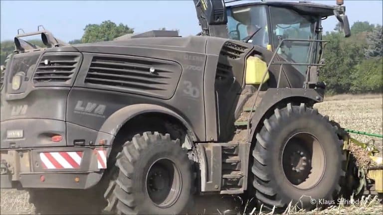 Iets bijzonders in het maisland een John Deere 9700i Black Beauty