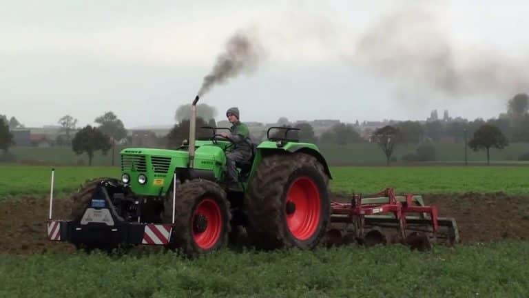 Land lostrekken met de DEUTZ D100 06