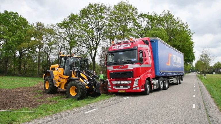 Effe een vrachtwagen weer op de weg zetten