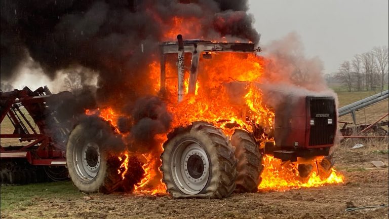 Case IH Steiger is geheel uitgebrand