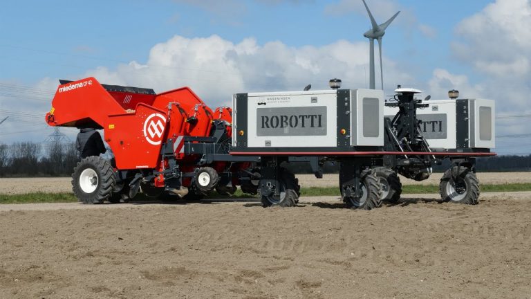 Wereldprimeur: Aardappels poten met een robot