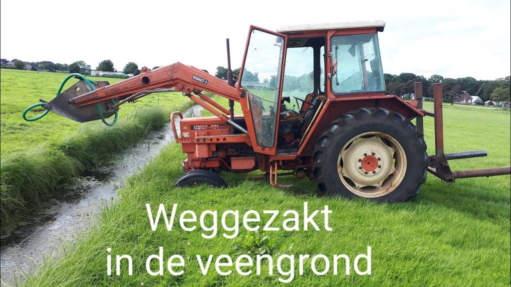 Boer Gerrit vlogt – De Renault is tot de as weggezakt in de veengrond