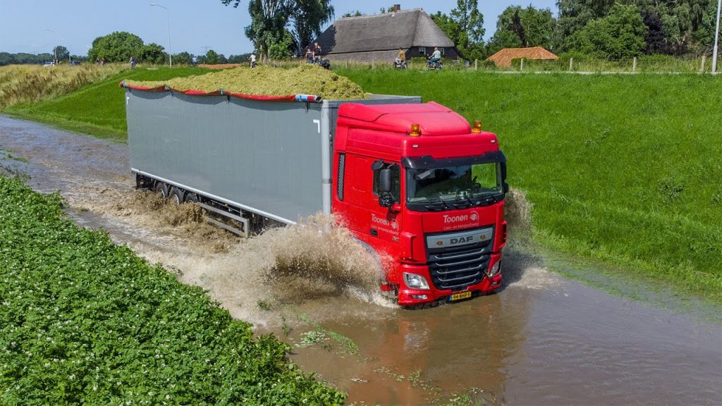 Deel 2 van de overstroming van de maas | Maishakselen | New holland trekkers | Daf truck