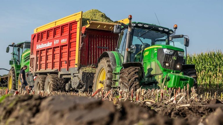 Mais 2021 | Vast in de mais met 2x John Deere 8400I