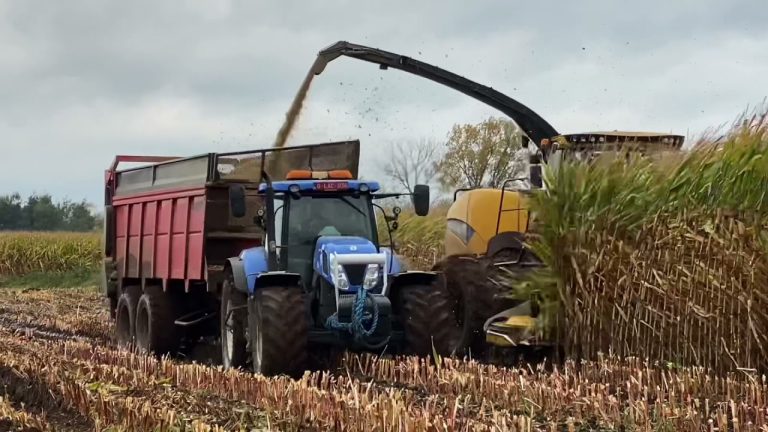 Landbouwwerken van Rooy | Maakt schuivertje op kleverige grond