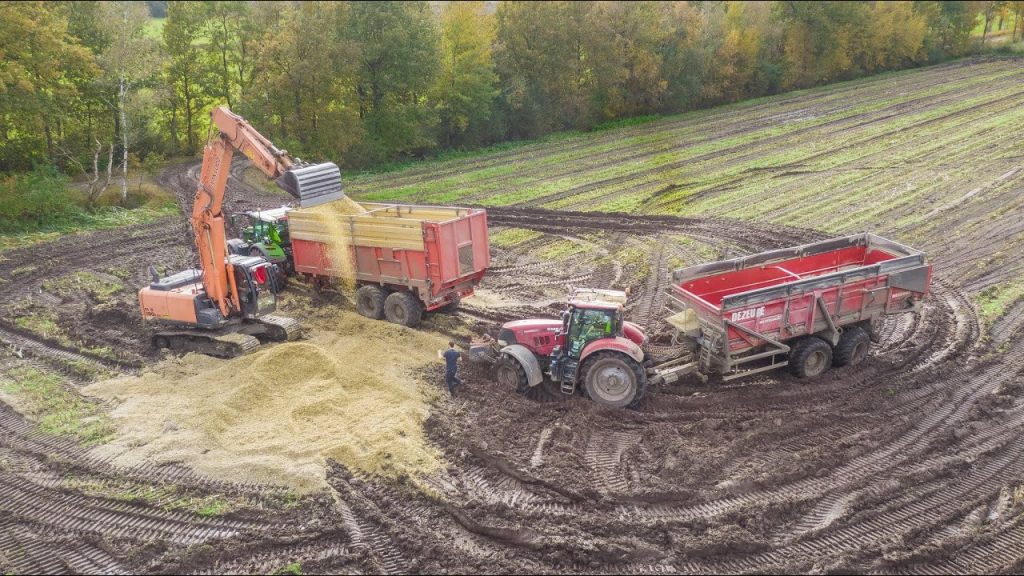 Modderen in de mais | Nieuwe John Deere hakselaar met rupsen voor de natste percelen!