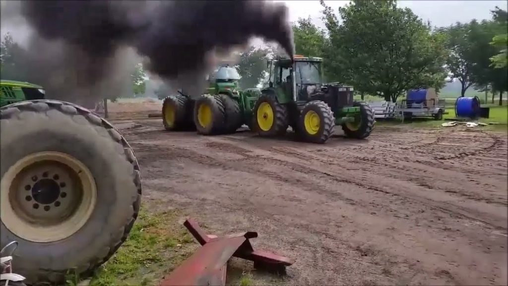 Kan jouw John Deere dit? Tractorpulling met flinke rookpluimen!