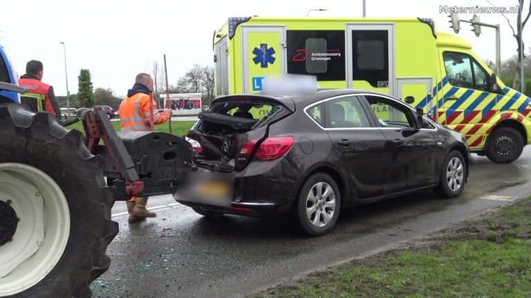 Trekker botst achterop stilstaande leswagen | Oeps…. | Meternieuws