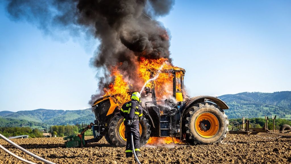 JCB Fastrac geheel uitgebrand