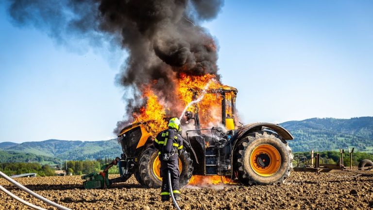 JCB Fastrac geheel uitgebrand