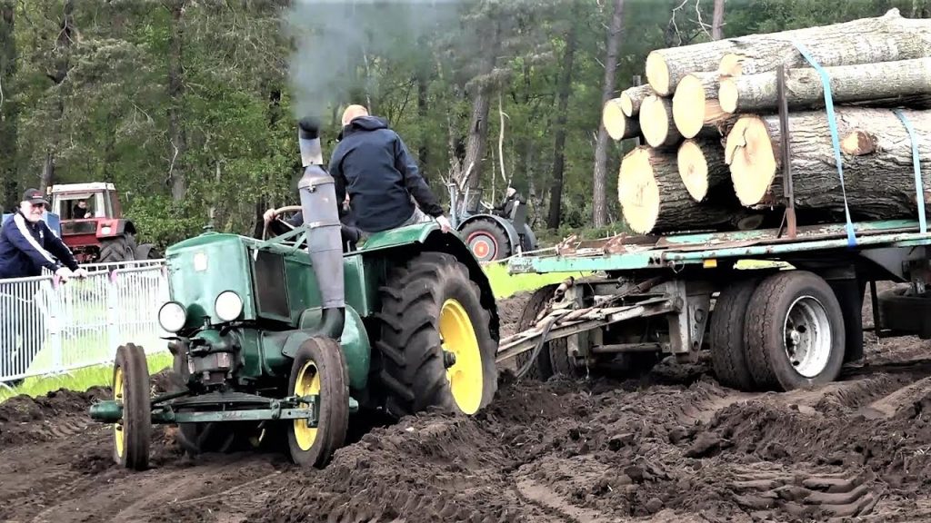 De John Deere Lanz heeft een handje hulp nodig !